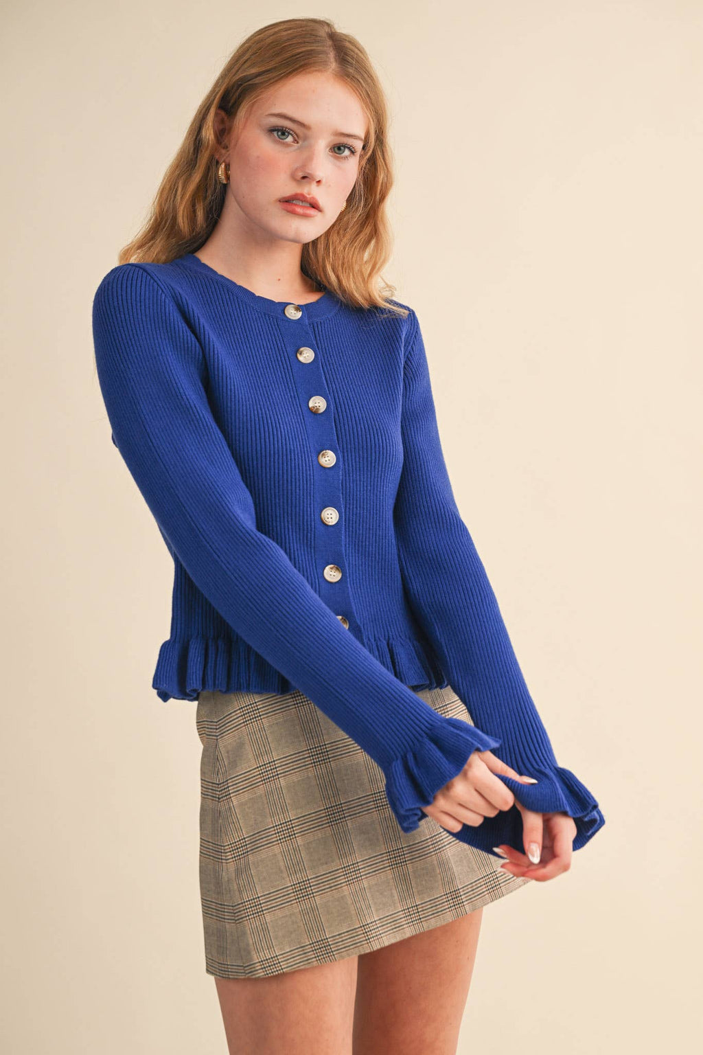 RUFFLE HEM RIBBED KNIT SWEATER