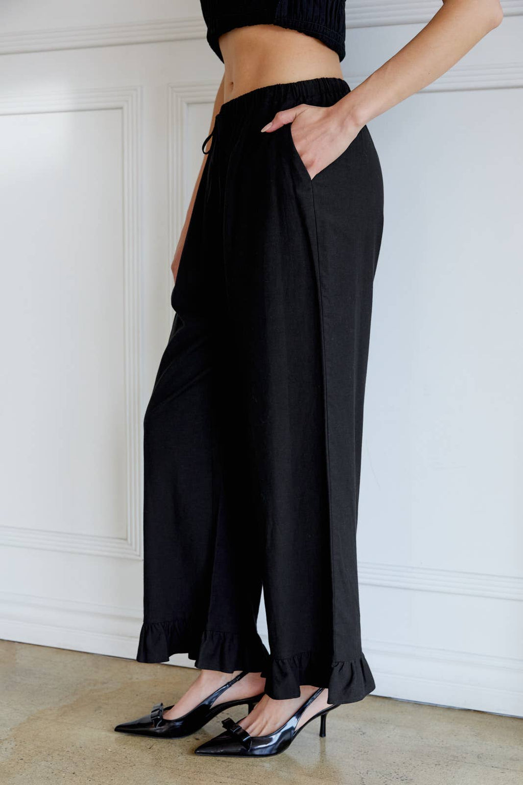 RUFFLE DETAIL STRAIGHT PANTS