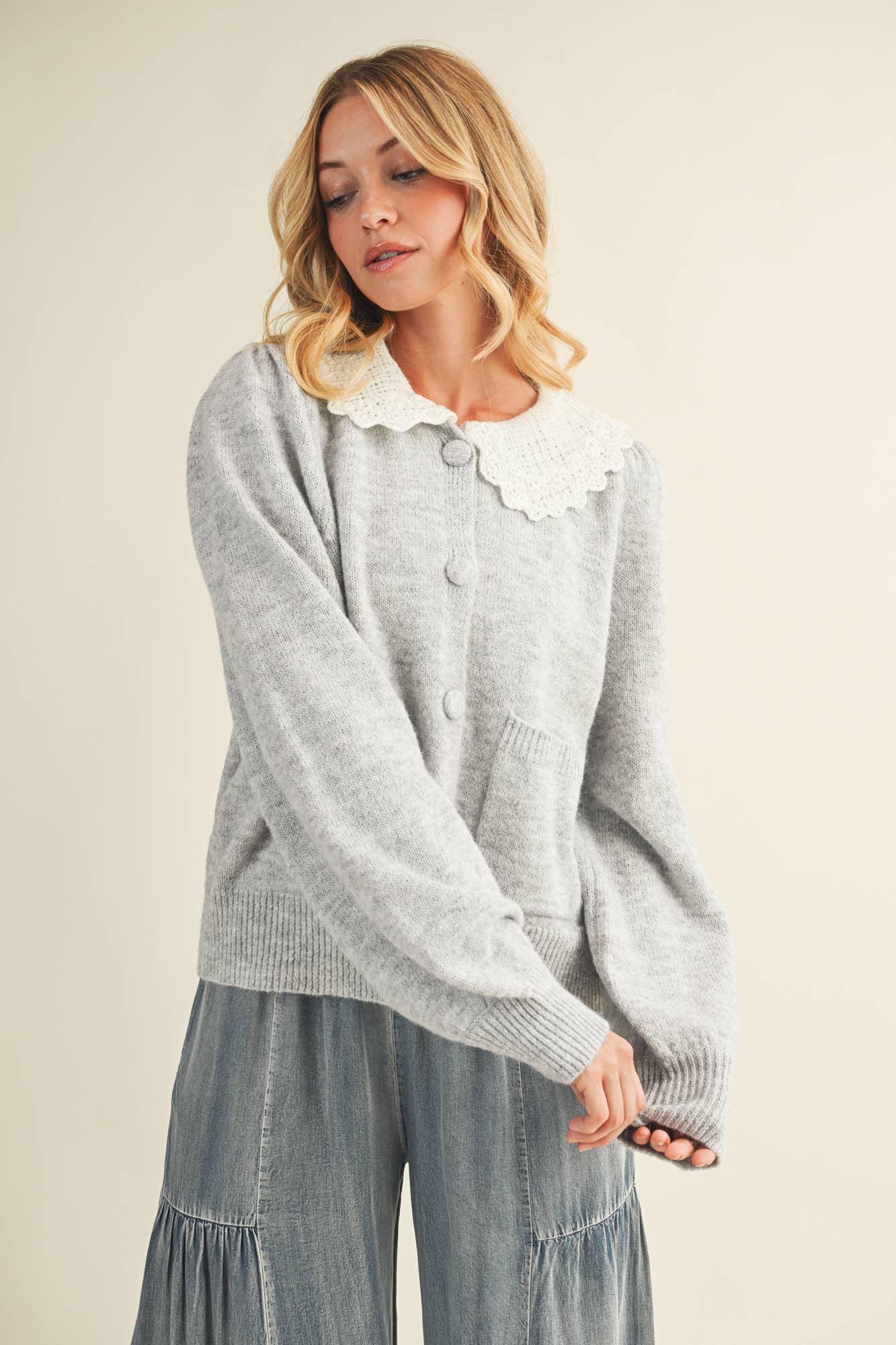 Scalloped Collar Knit Cardigan