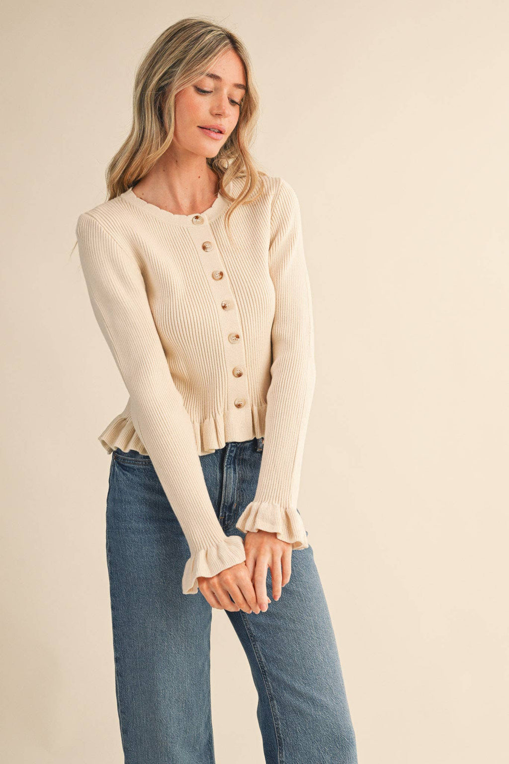 RUFFLE HEM RIBBED KNIT SWEATER