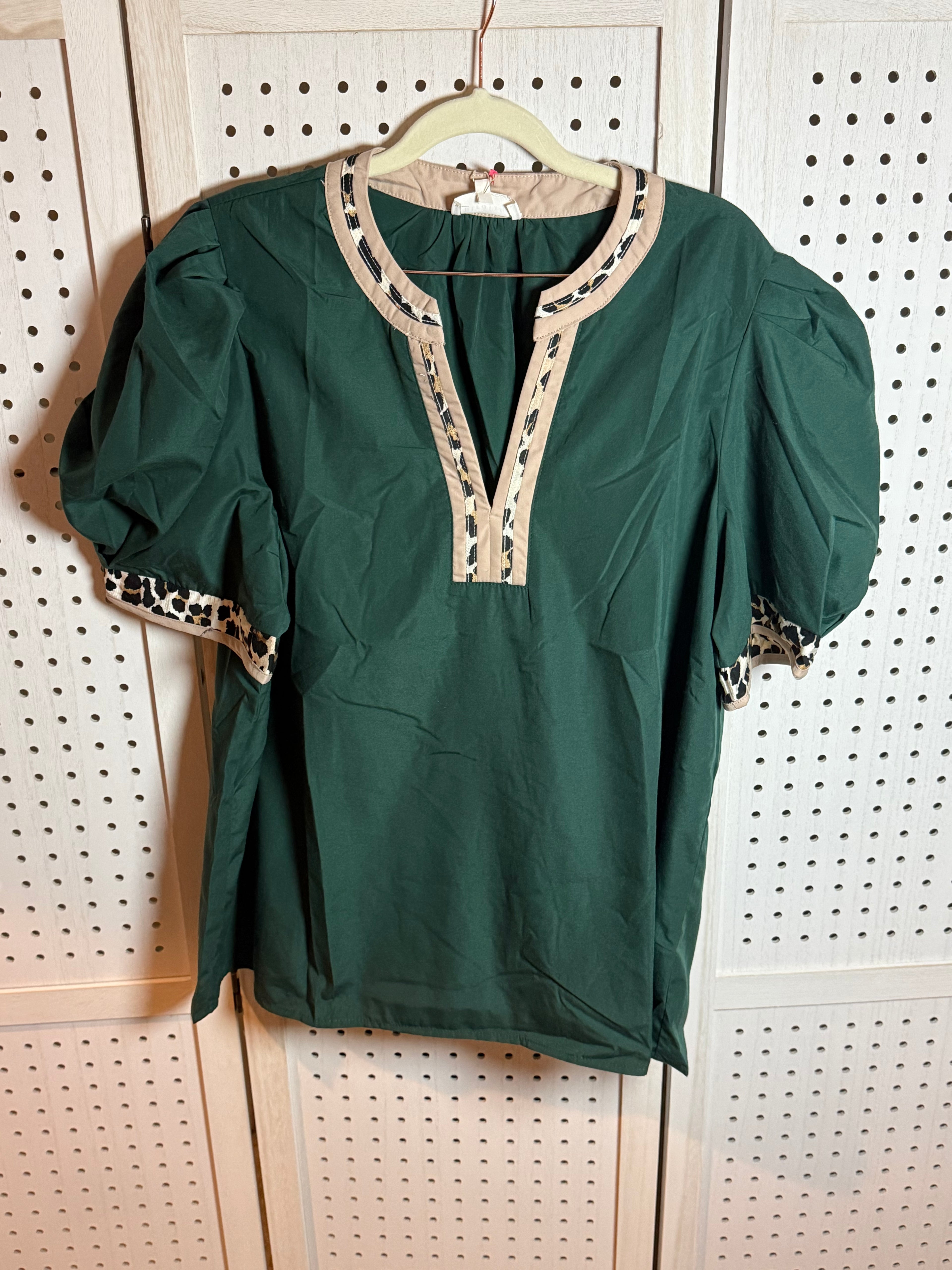 Green leopard trim puff sleeve-plus size