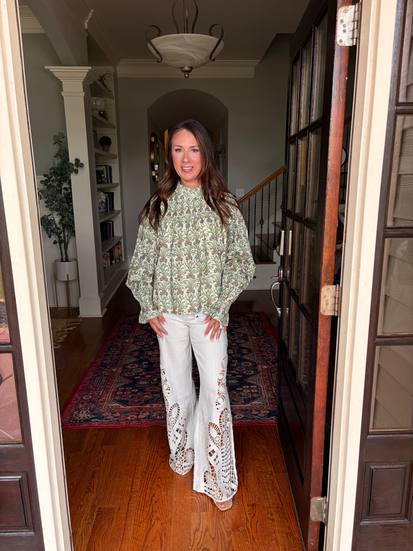 The Statement Lace Jean