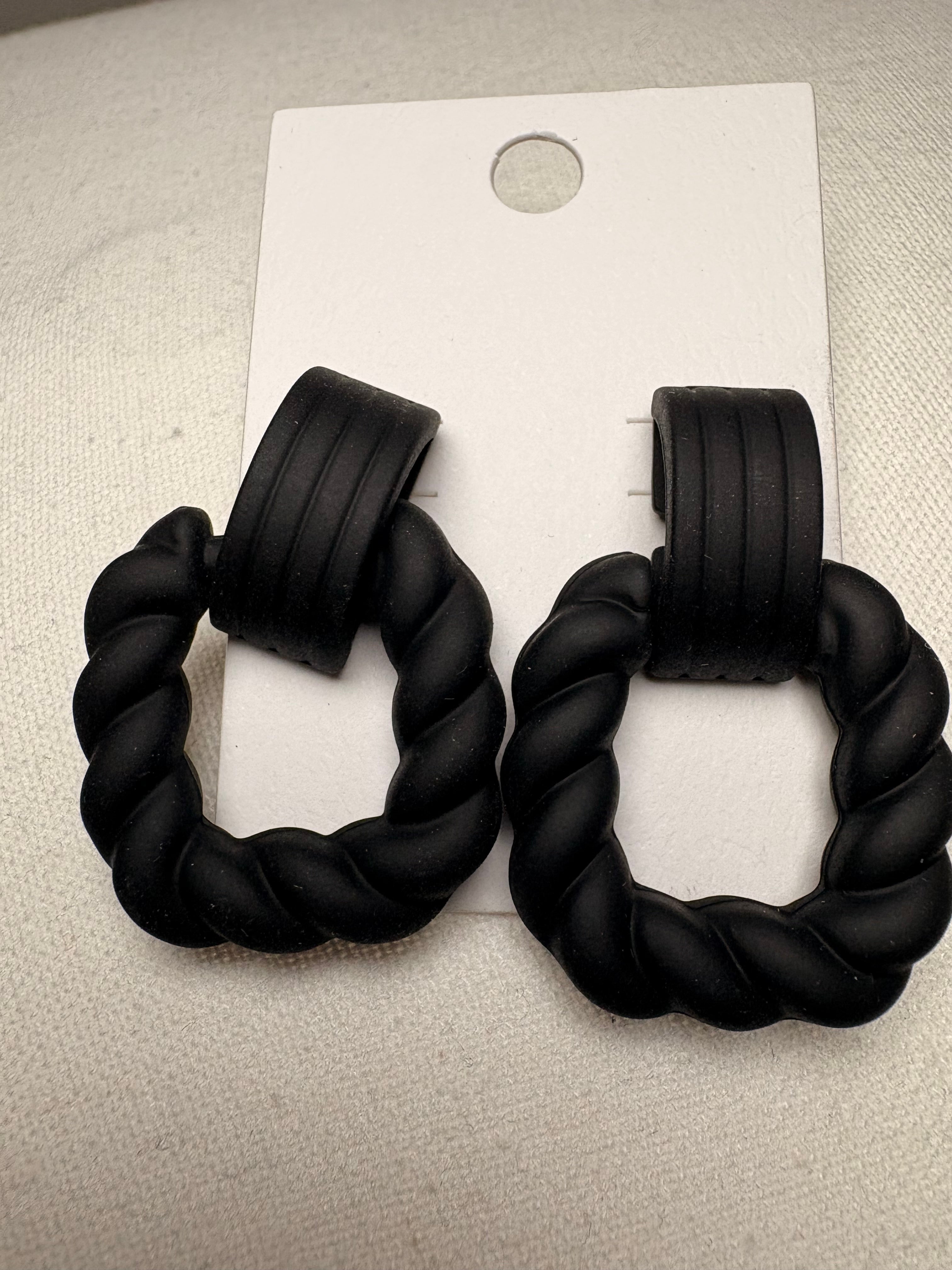 Twisted Square Link Earrings - Black
