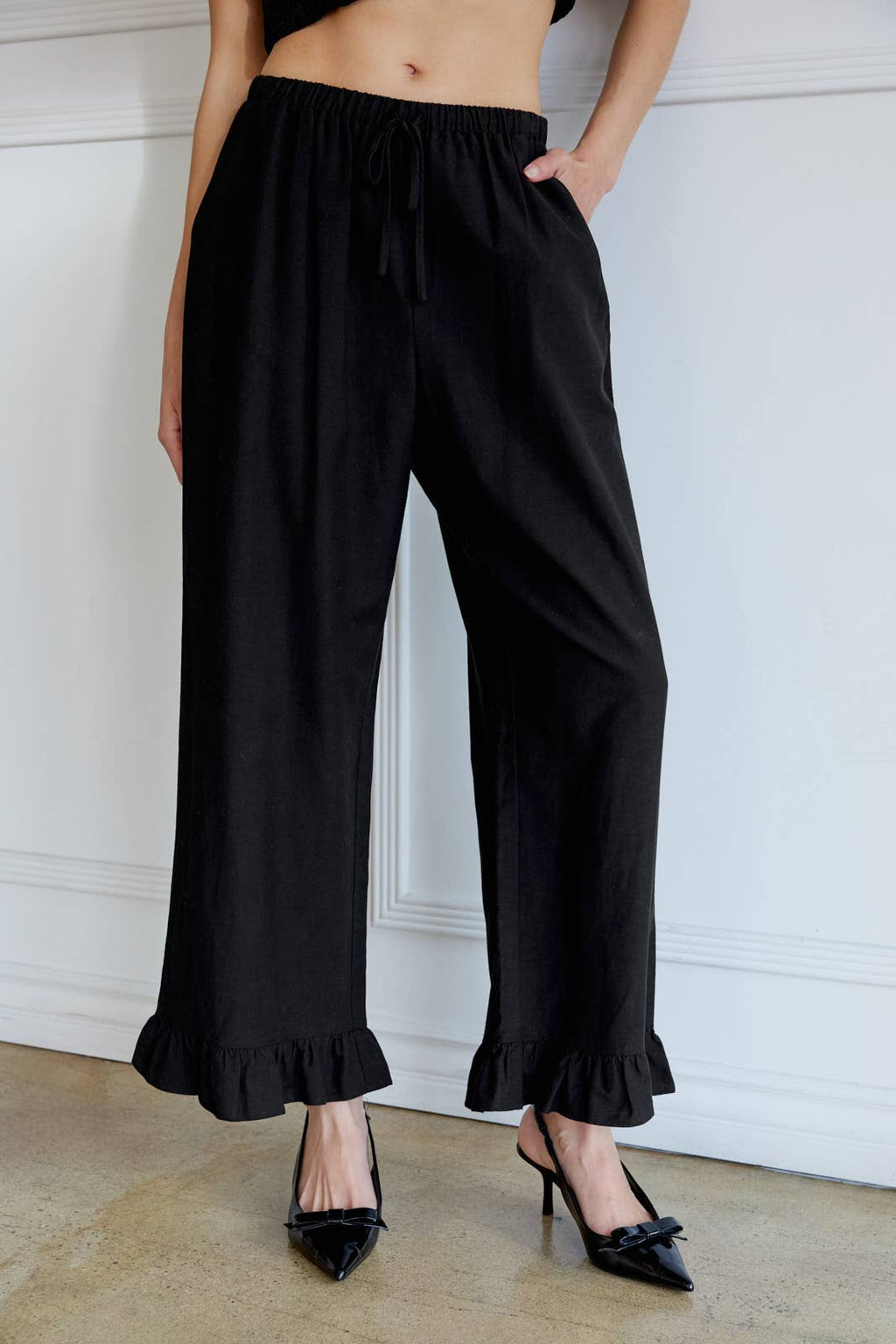 RUFFLE DETAIL STRAIGHT PANTS