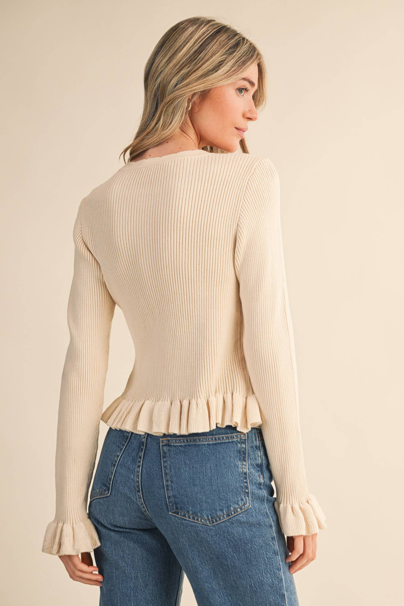 RUFFLE HEM RIBBED KNIT SWEATER